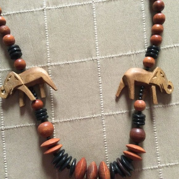 Women's long necklace, wood beads plastic beads wood elephants 30" - Picture 4 of 5
